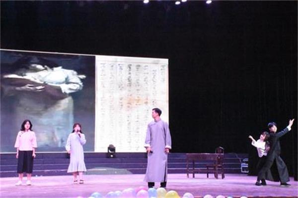 图为马克思主义学院选手朗诵《无法寄出的信》.JPG