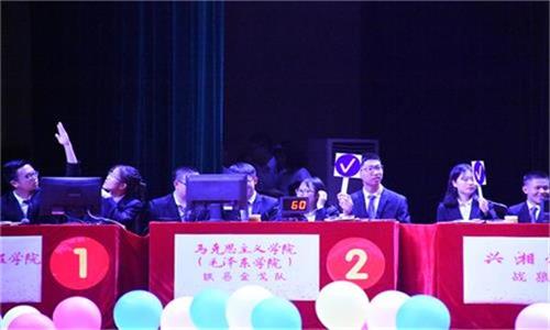 图为马克思主义学院选手积极作答.JPG