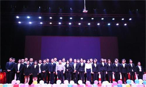 图为各院参赛队伍与领导嘉宾合影留念.JPG